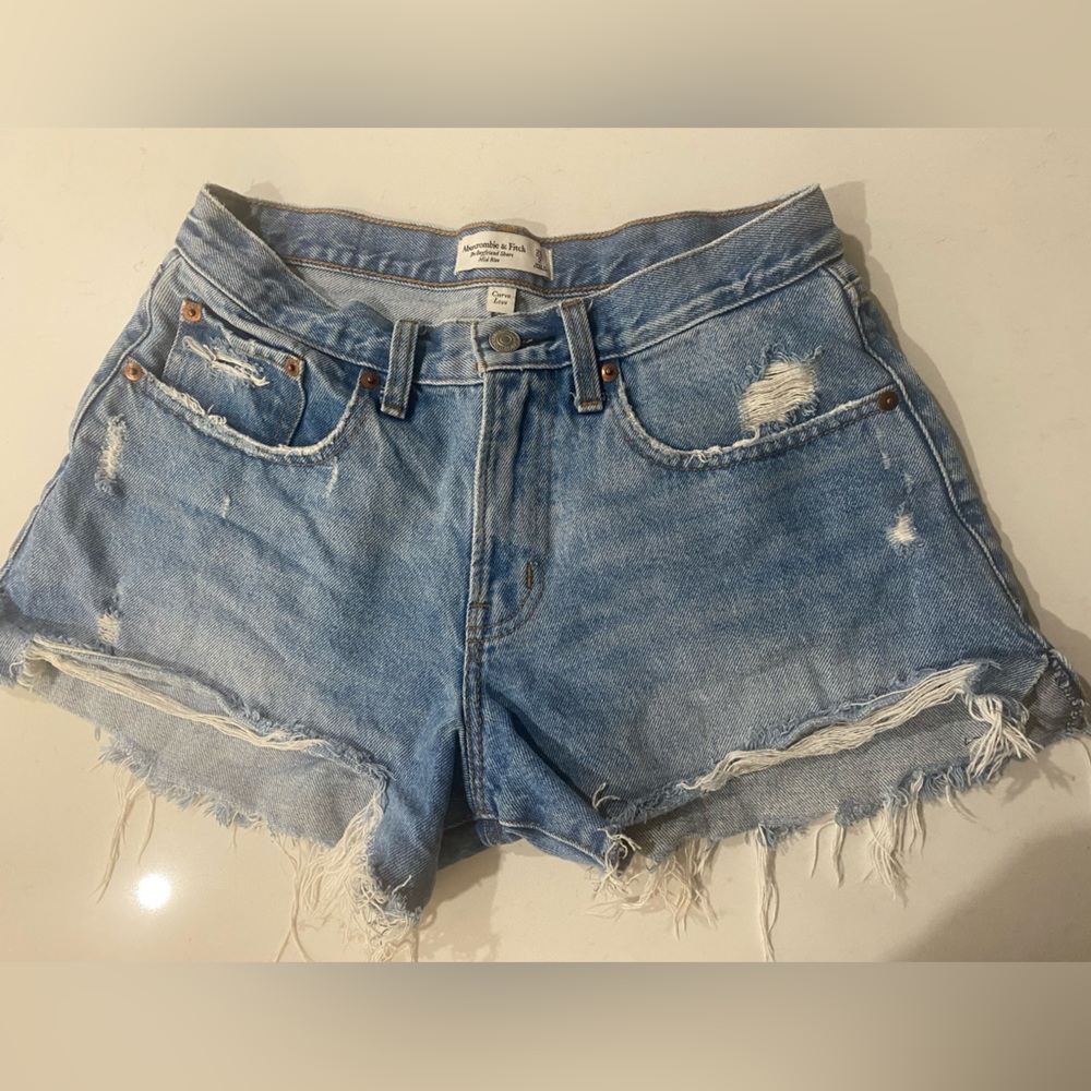 Abercrombie - the boyfriend short - mid rise - curve love